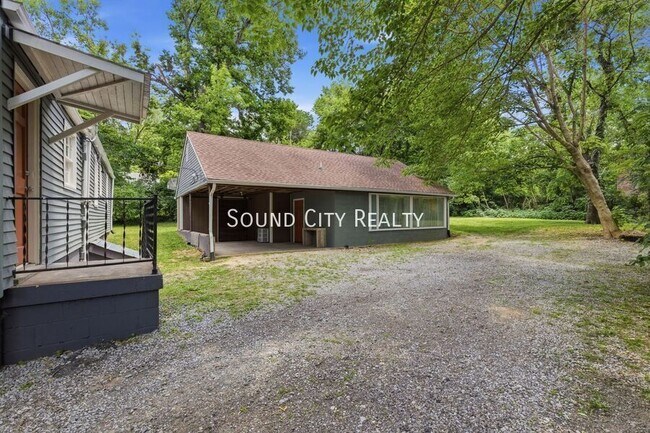 Building Photo - 113 Neese Dr