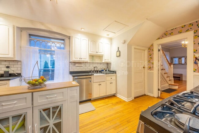 Building Photo - 139 Grove St