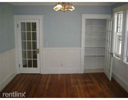 Building Photo - 76 Standish St