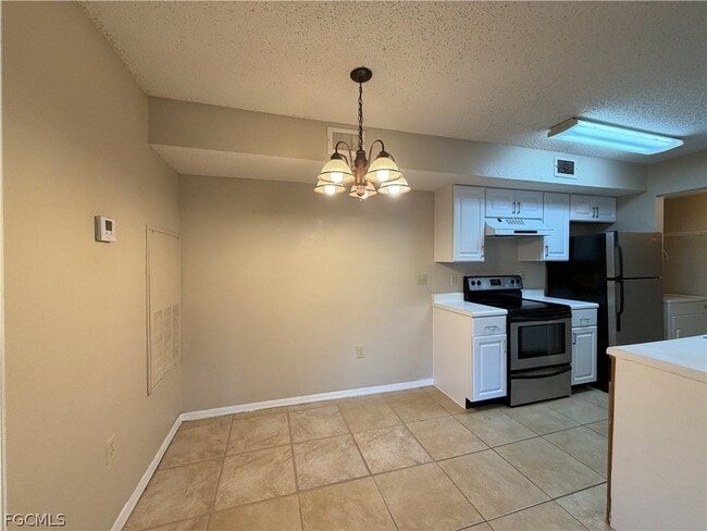 Building Photo - 12561 Equestrian Cir