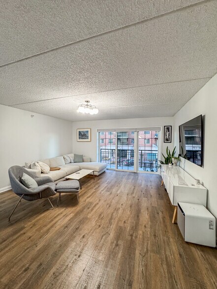 Building Photo - 750 Pearson St