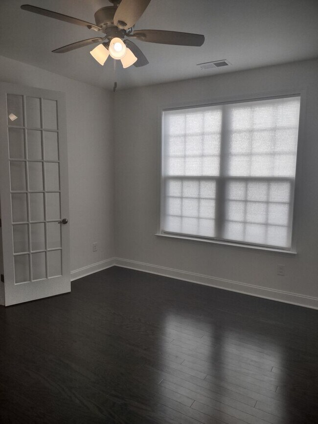 Building Photo - 3BD/3.5BA Ranch-Style Home in Creek Park!