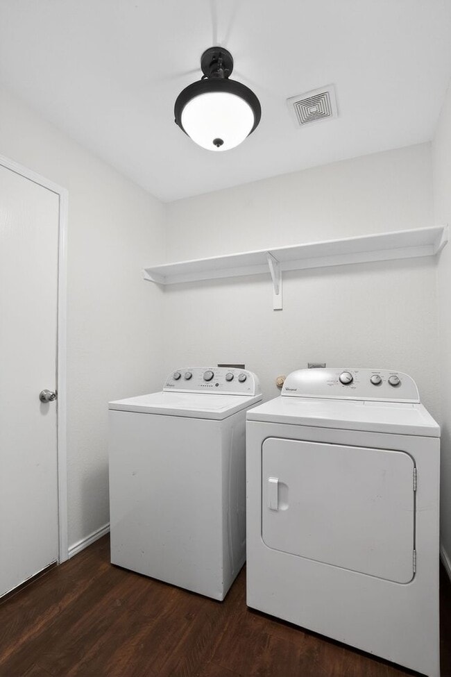 Building Photo - 1942 Courtside Dr