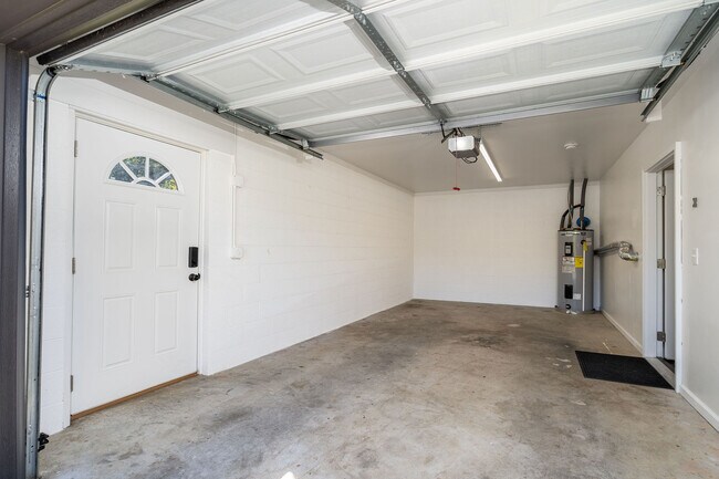 Building Photo - 112 Kings Mountain Ct