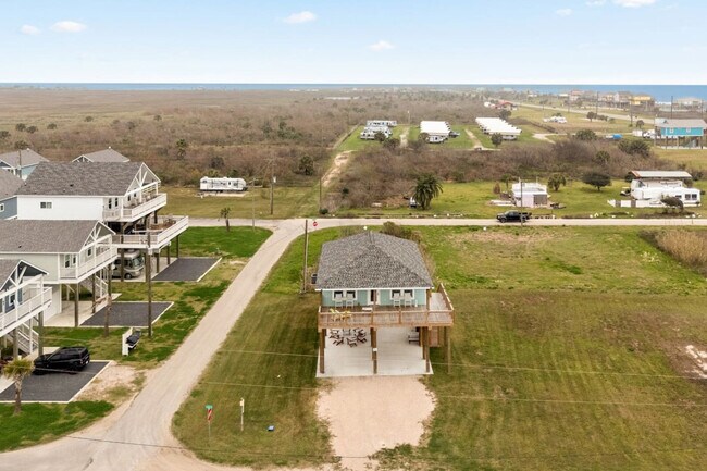 Building Photo - 1062 Cedar Ln