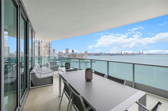 Building Photo - 1331 Brickell Bay Dr