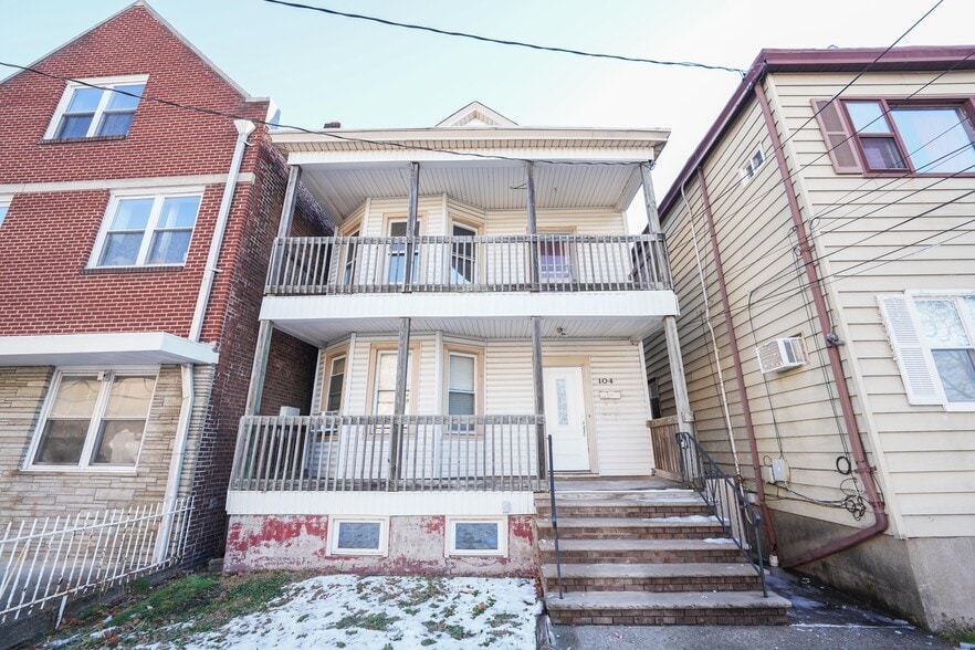 Building Photo - 104 Cambridge Ave