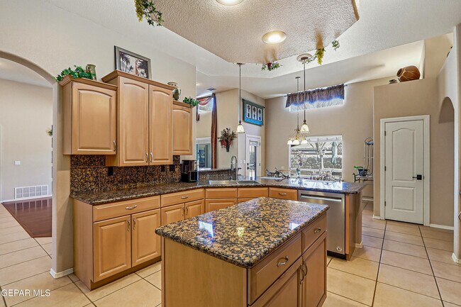 Building Photo - 312 Desert Garden Dr