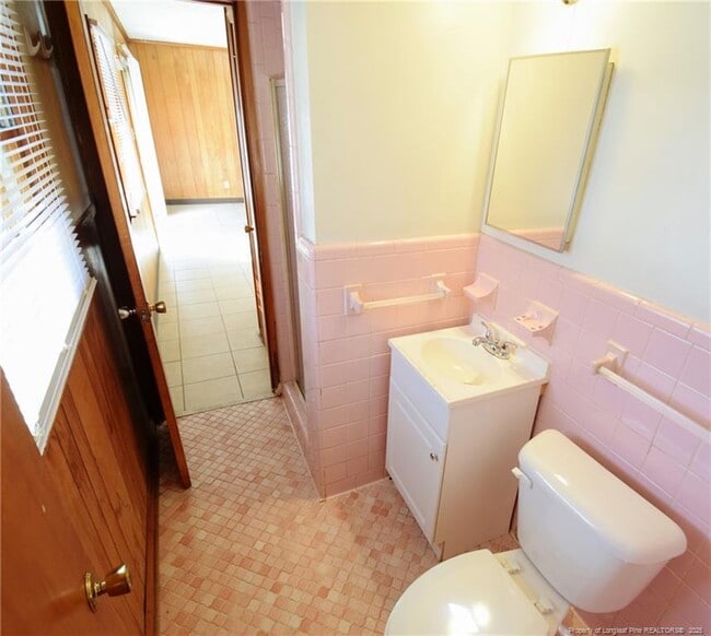 Building Photo - 4738 Rosehill Rd