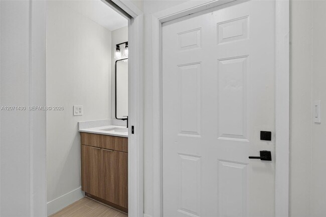 Building Photo - 2880 Coral Springs Dr