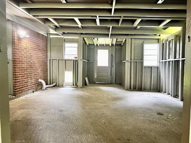 Building Photo - 29720 Shady Brook Ln