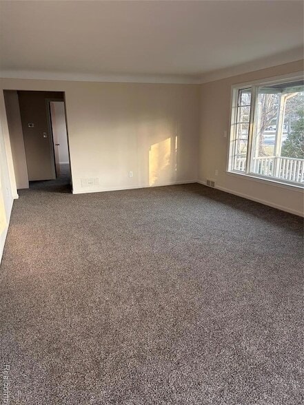 Building Photo - 1136 W Rowland St