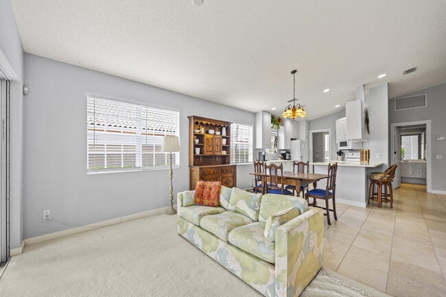 Building Photo - 12120 SW Elsinore Dr