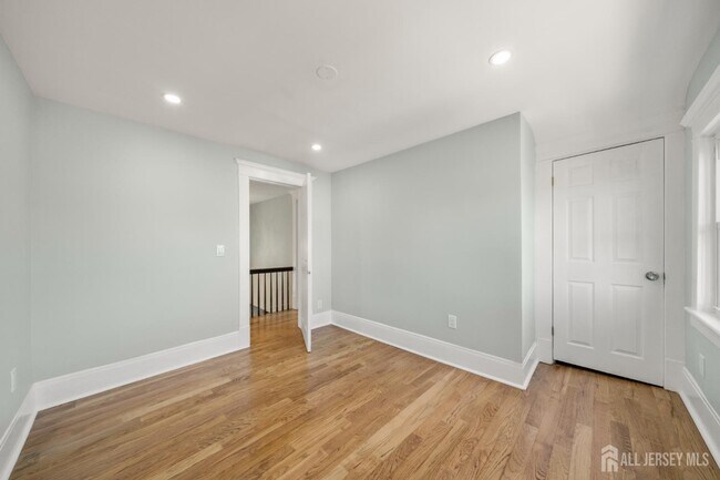 Building Photo - 657 Amboy Ave