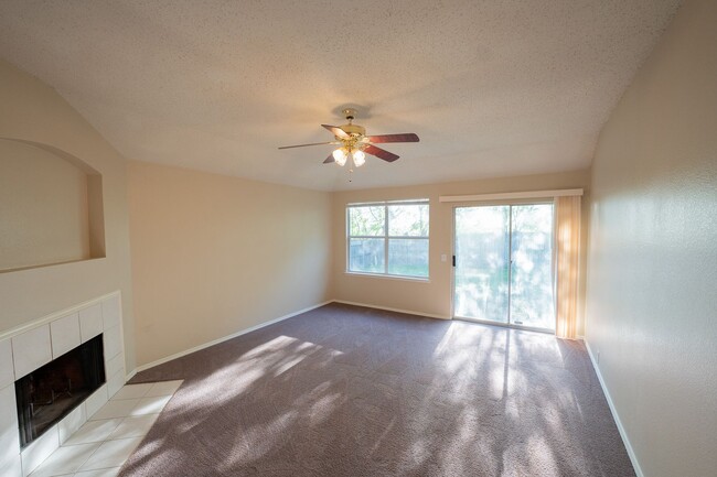 Building Photo - Spacious home over 1800 sqft!