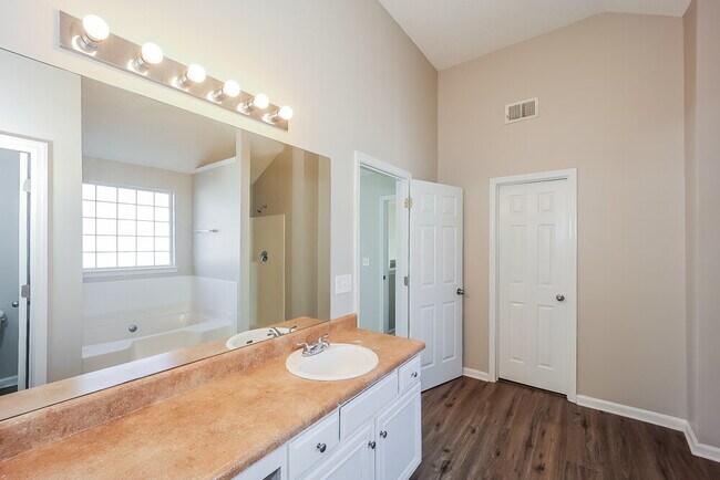 Building Photo - 6083 Trotters Cir