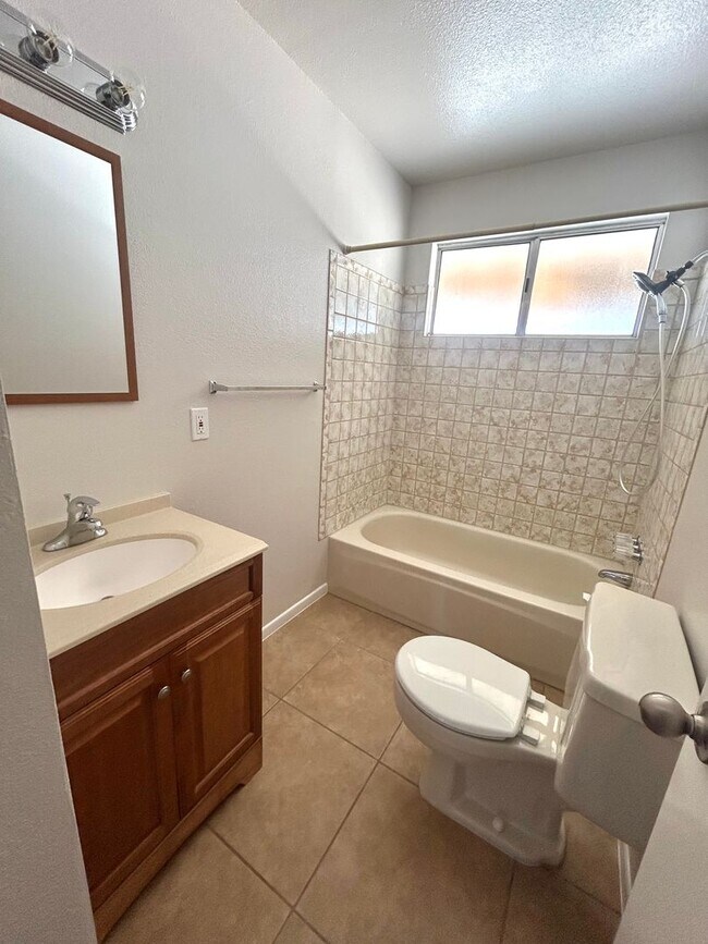 Building Photo - **MOVE-IN Special ** Beautiful 3 Bedroom/ 2 Bathroom Home In Downtown 29 Palms