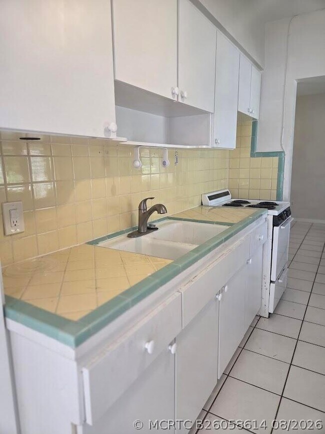 Building Photo - 1152 Bayview Dr