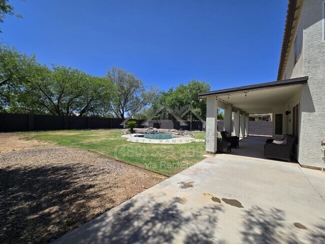 Building Photo - 1005 E Stirrup Ln