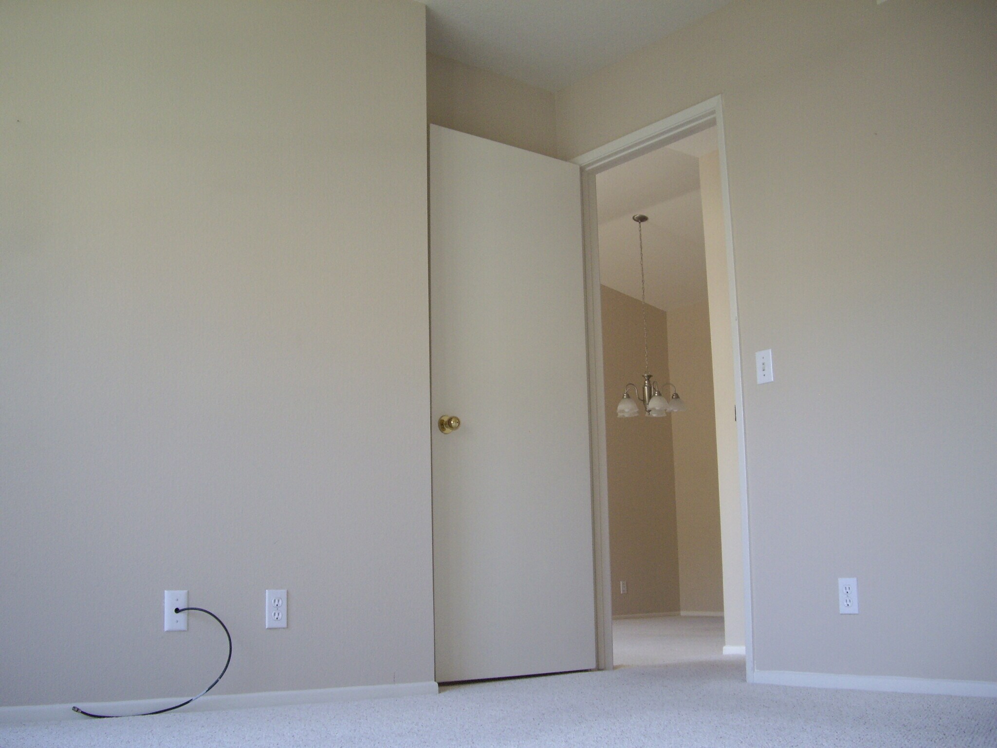 Building Photo - 10 Abrigo