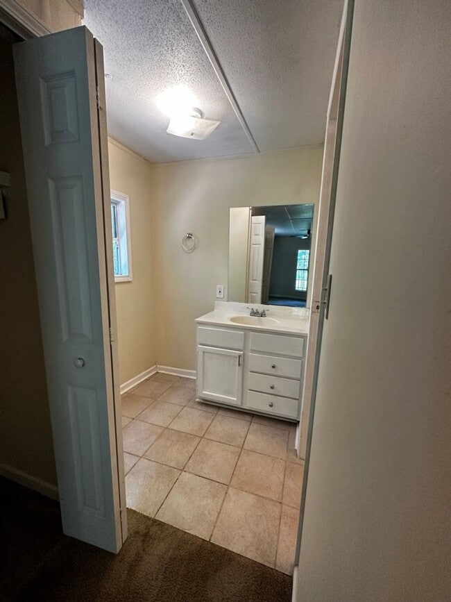 Primary Photo - 4 Bedrooms, 2 Bathrooms - Home in Cartersville!