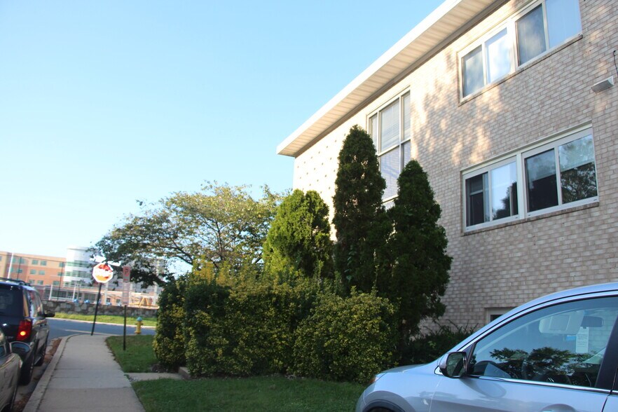 Building Photo - 1133 N Randolph St