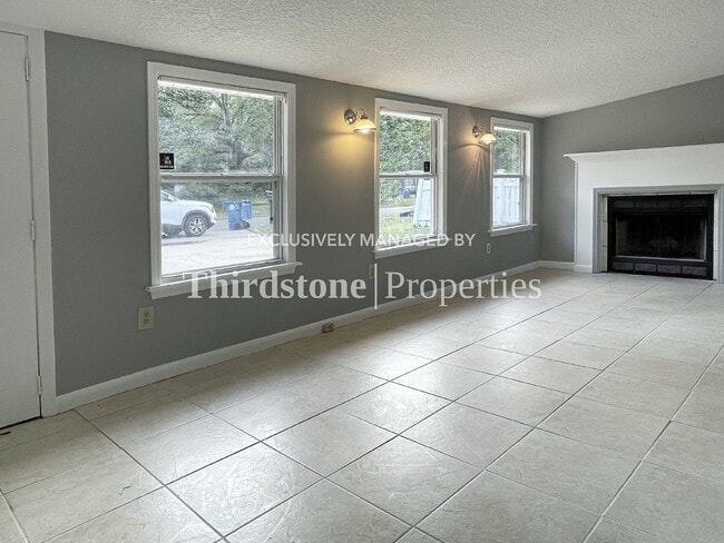 Building Photo - 2965 Armstrong St