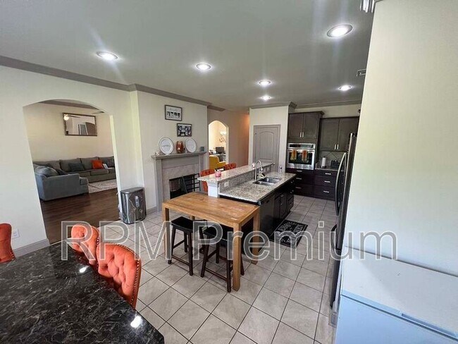 Building Photo - 18063 River Landing Dr