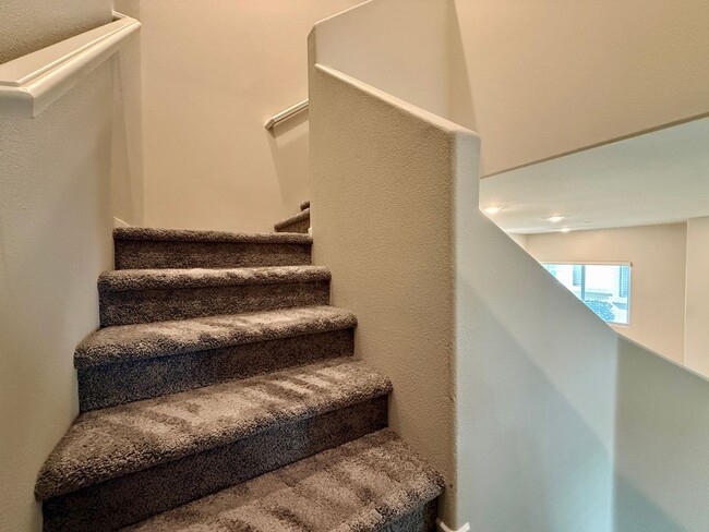 Building Photo - Northwest/ Aliante Area - Newer Townhome 3BD, PRIVATE YARD, ATTACHED GARAGE, ACROSS FROM POOL