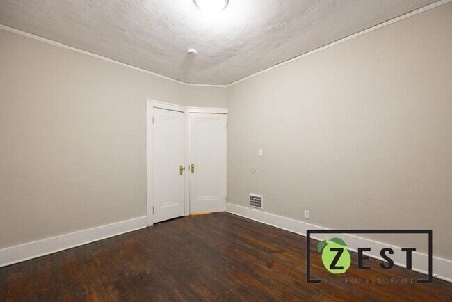 Building Photo - 3209-3211 Pasadena St