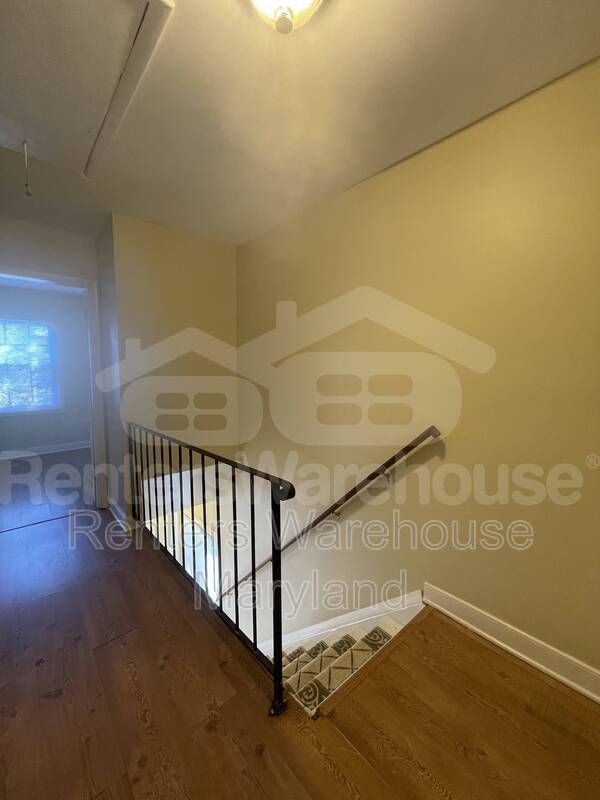 Building Photo - 931 Topview Dr