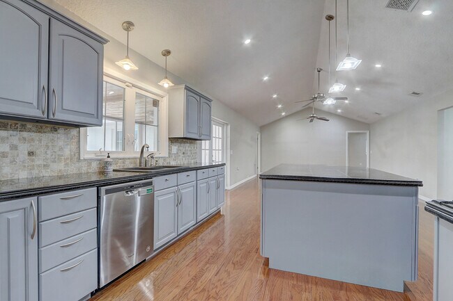 Building Photo - 5281 Jade Cir