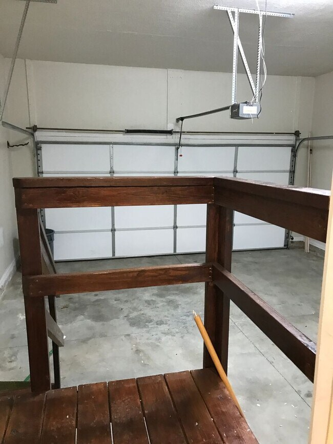 Building Photo - Wonderful 3 Bedroom 2 Bath Ranch