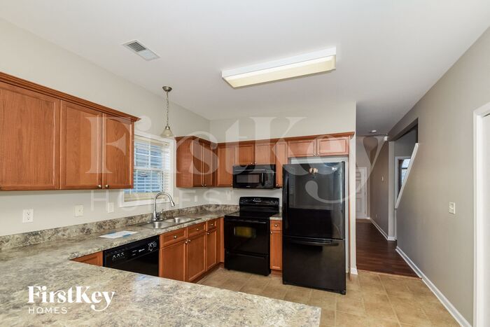 Building Photo - 158 Village Dr
