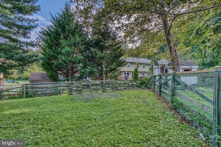 Building Photo - 9909 Maidbrook Rd