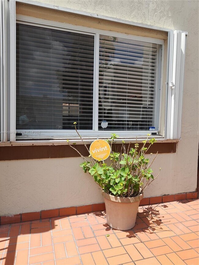 Primary Photo - 551 NW 82nd Ave