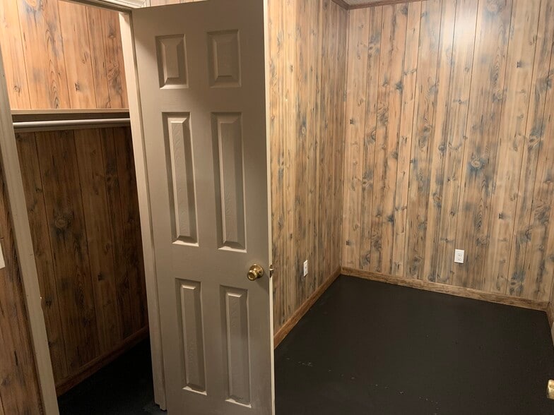 Building Photo - 614 N 13th Ave