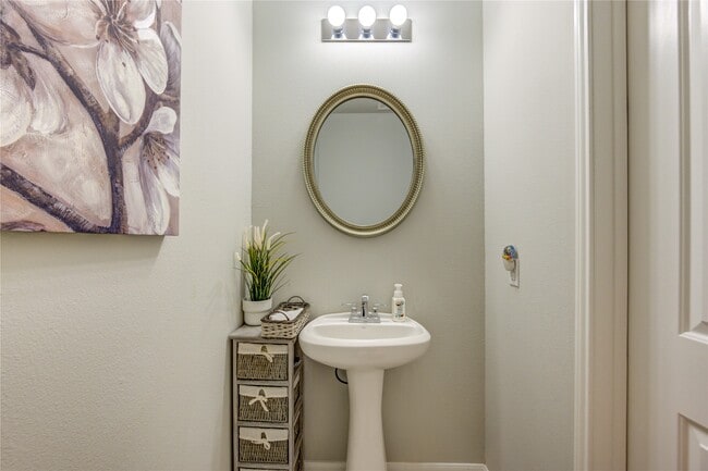 Building Photo - 2727 Camellia Ave