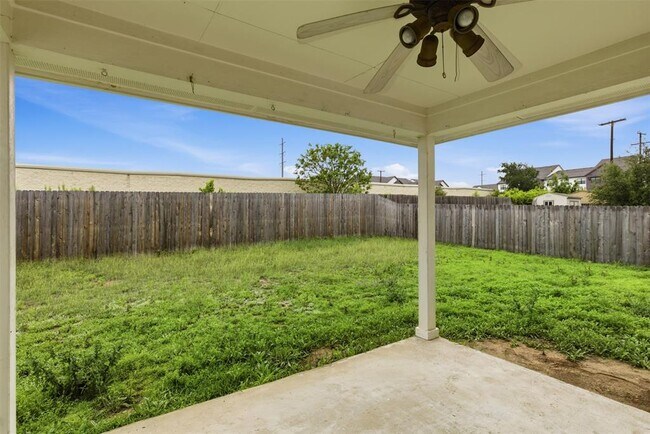 Building Photo - 924 Abbeyglen Castle Dr