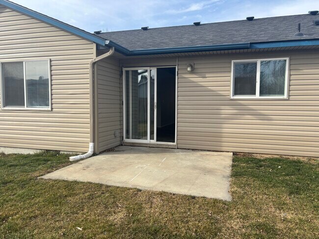 Building Photo - 339 E Bay Owl Dr