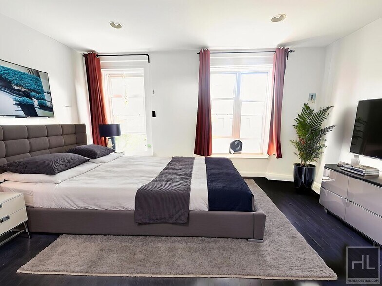 Building Photo - Gorgeous 1 Bedroom in Hamilton Heights! La...