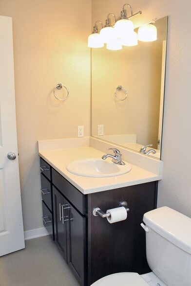 Building Photo - 2725-2743 SE Taylor St