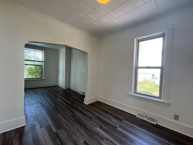 Building Photo - Renovated East Hillside 2 Bedroom 1 Bath S...