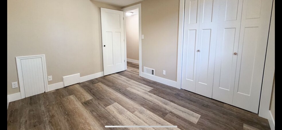 Building Photo - 573 Maple Sq