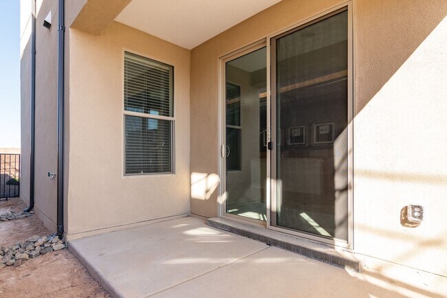 Building Photo - Brand New Pulte Townhouse Available Now