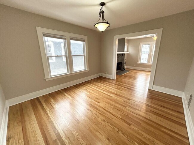 Building Photo - 214 Woodbine Ave