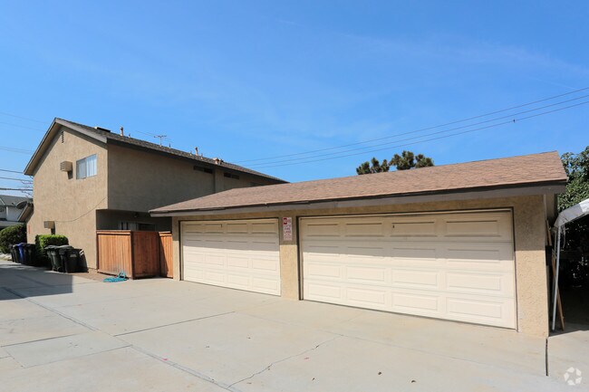 Building Photo - The Dakotas