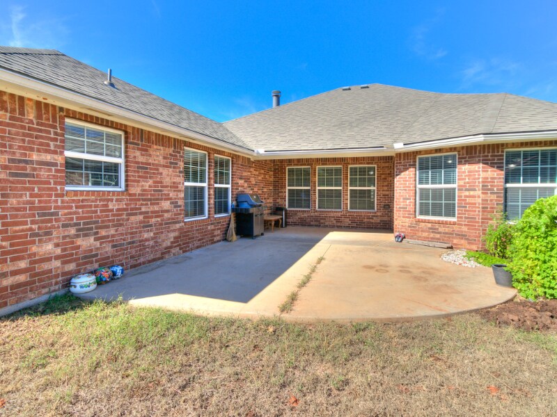 Building Photo - 1112 Bryan Dr