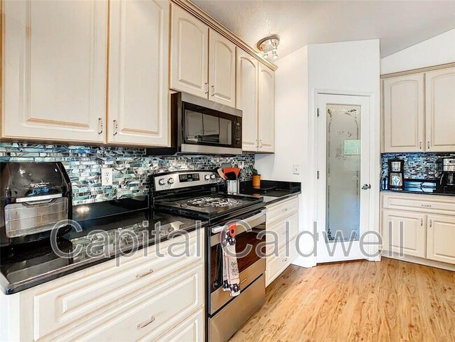 Building Photo - 4838 Grandview Ave