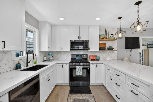 Building Photo - Beautiful 2 bedroom single family home available in Sunset Cliffs!